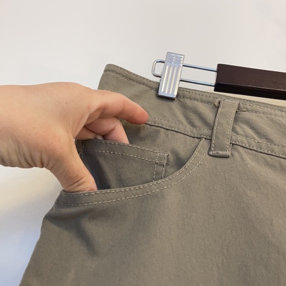 Tilley Pants Mens 34 x 28 Khaki Tan Nylon Stretch Chino Straight Leg Travel - Picture 4 of 11